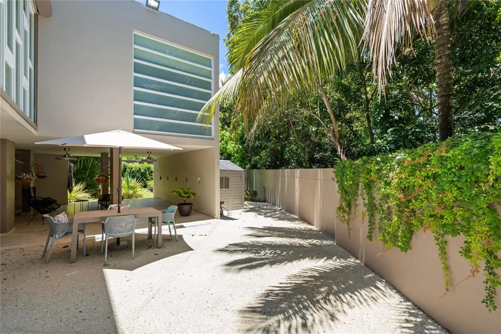 A31 COLINAS DE PARKVILLE STREET Guaynabo, PR 00969