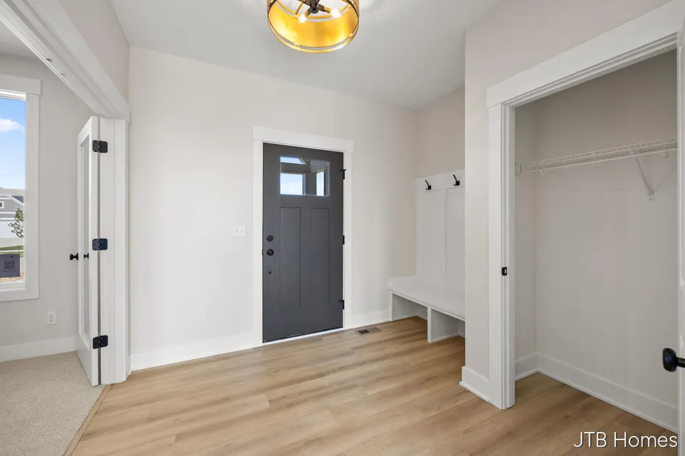 7106 Kettle Dale Avenue SE Alto, MI 49302