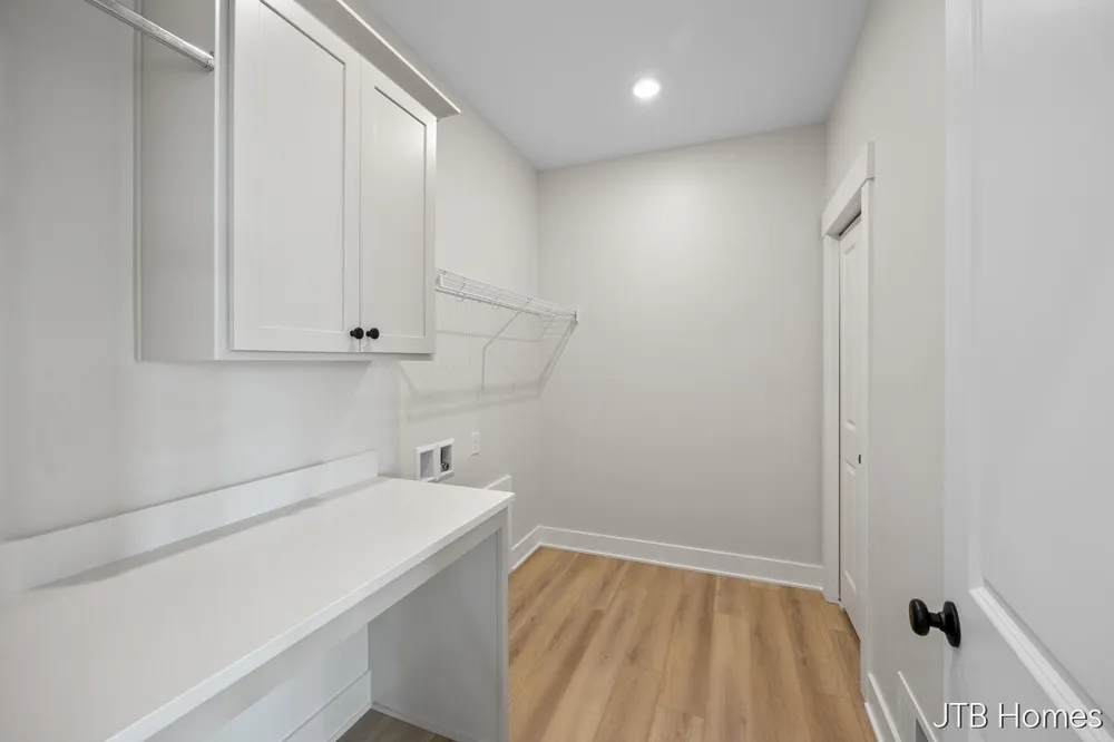 7106 Kettle Dale Avenue SE Alto, MI 49302
