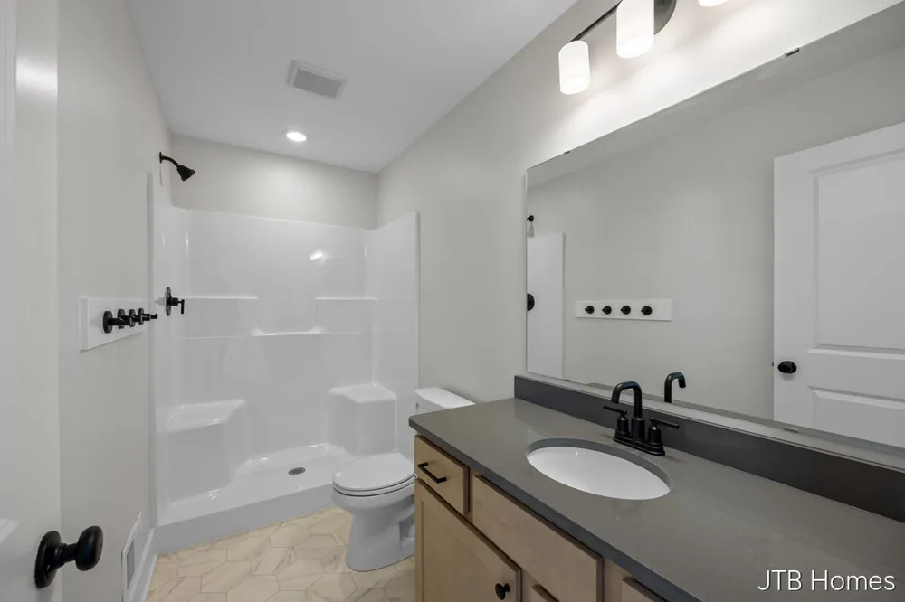 7106 Kettle Dale Avenue SE Alto, MI 49302