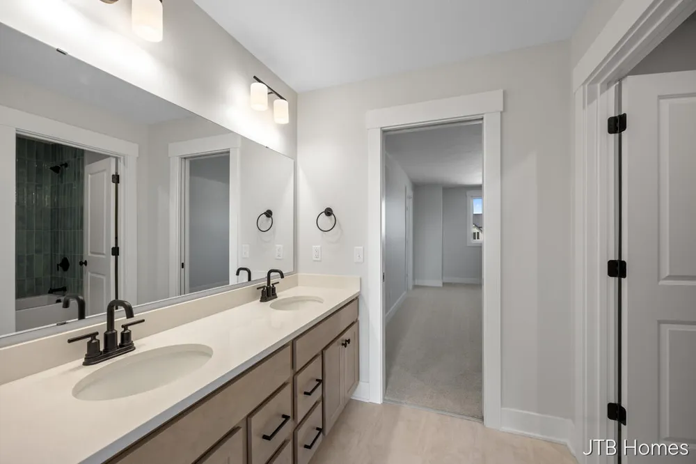 7106 Kettle Dale Avenue SE Alto, MI 49302