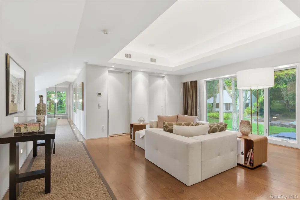 93 Hoaglands Lane Old Brookville, NY 11545