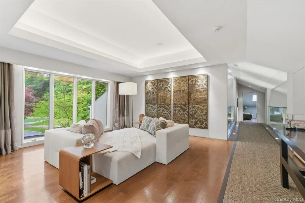 93 Hoaglands Lane Old Brookville, NY 11545