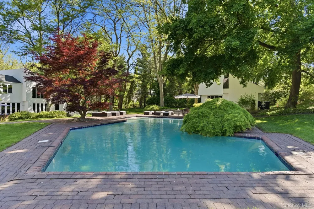 93 Hoaglands Lane Old Brookville, NY 11545