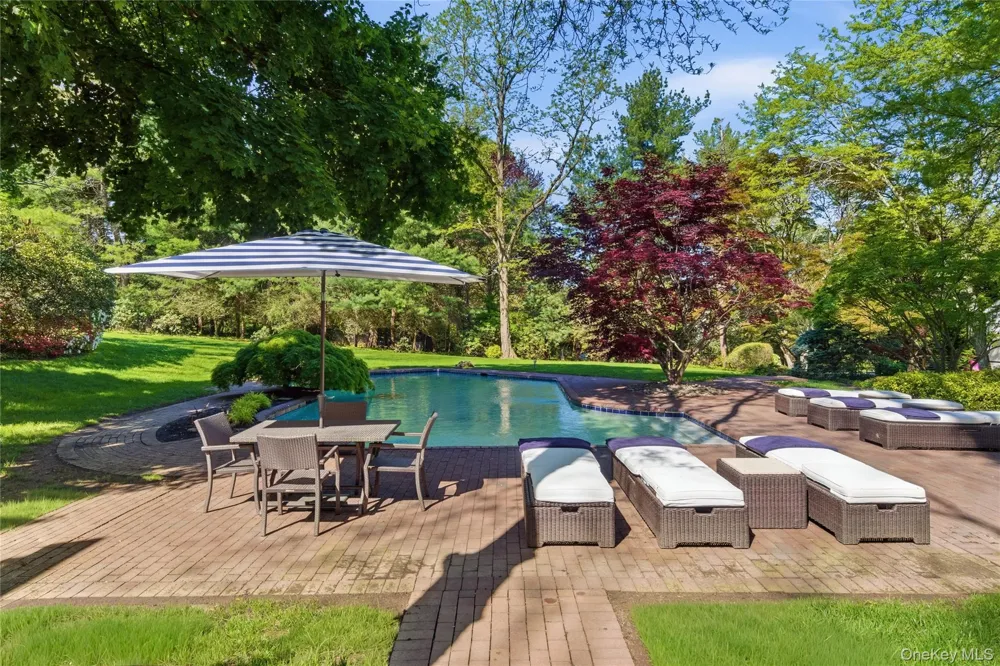93 Hoaglands Lane Old Brookville, NY 11545