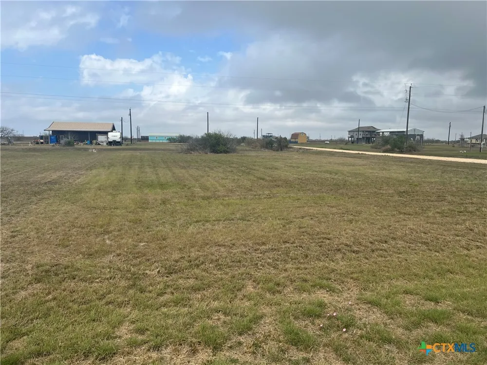 61 Seahorse Palacios, TX 77465