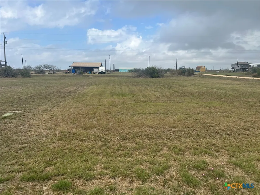 61 Seahorse Palacios, TX 77465