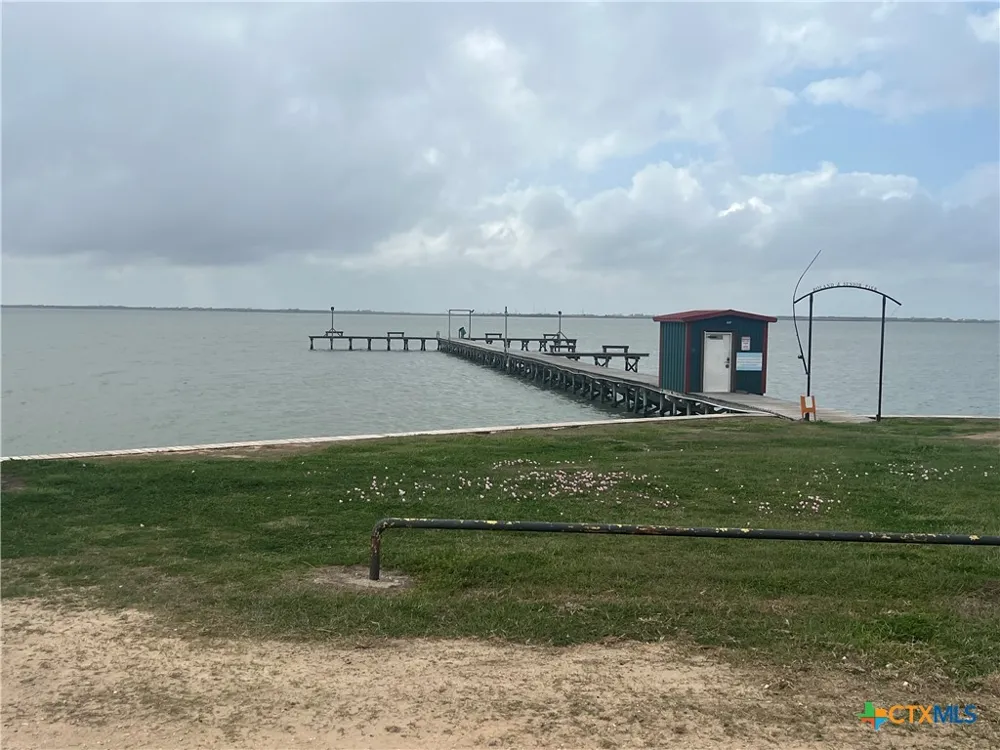 61 Seahorse Palacios, TX 77465