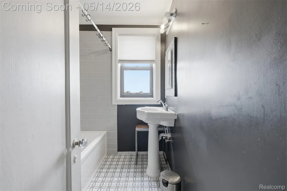 2900 E Jefferson #602 Detroit City, MI 48207