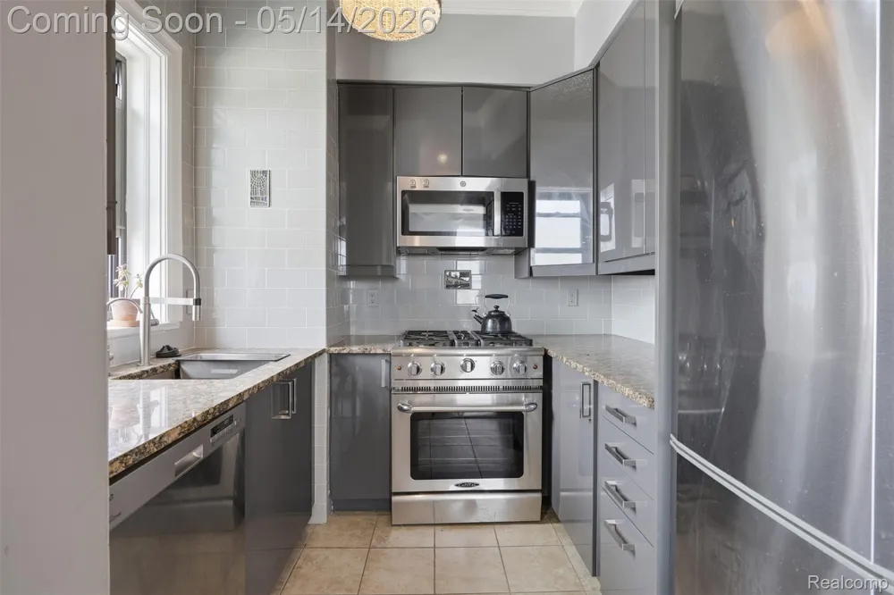 2900 E Jefferson #602 Detroit City, MI 48207