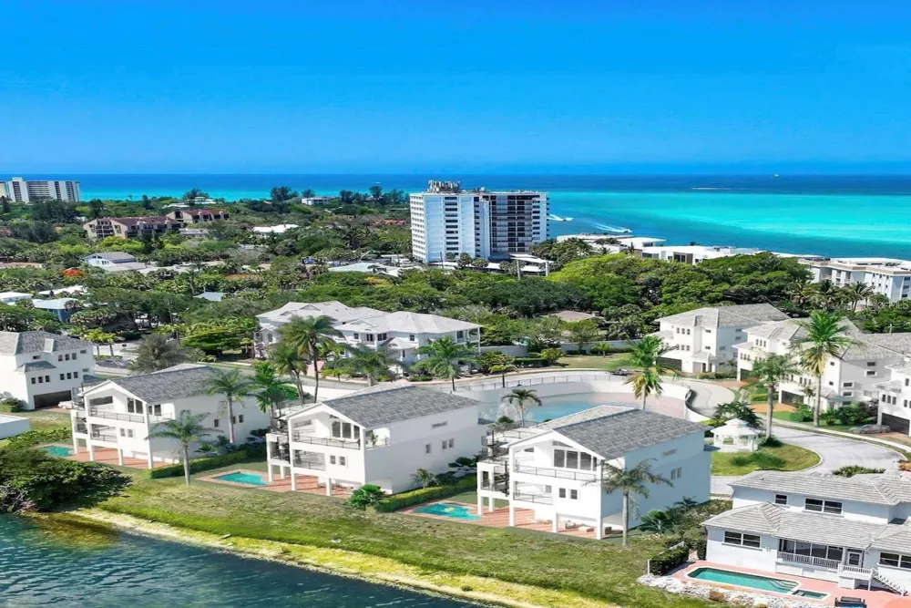 6901 BOCHI CIRCLE Sarasota, FL 34242