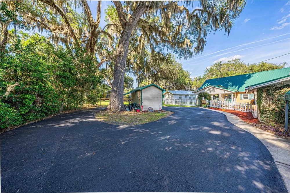 11690 SE 132ND STREET ROAD Ocklawaha, FL 32179
