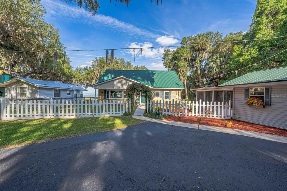 11690 SE 132ND STREET ROAD Ocklawaha, FL 32179