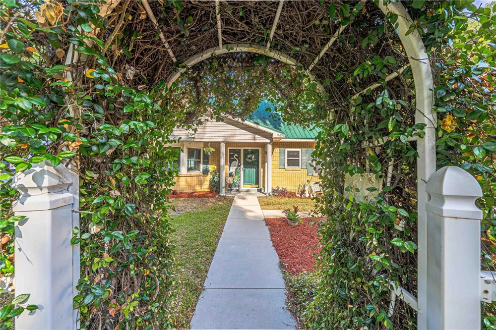 11690 SE 132ND STREET ROAD Ocklawaha, FL 32179
