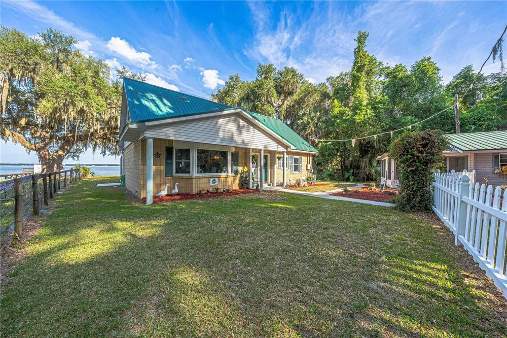 11690 SE 132ND STREET ROAD Ocklawaha, FL 32179