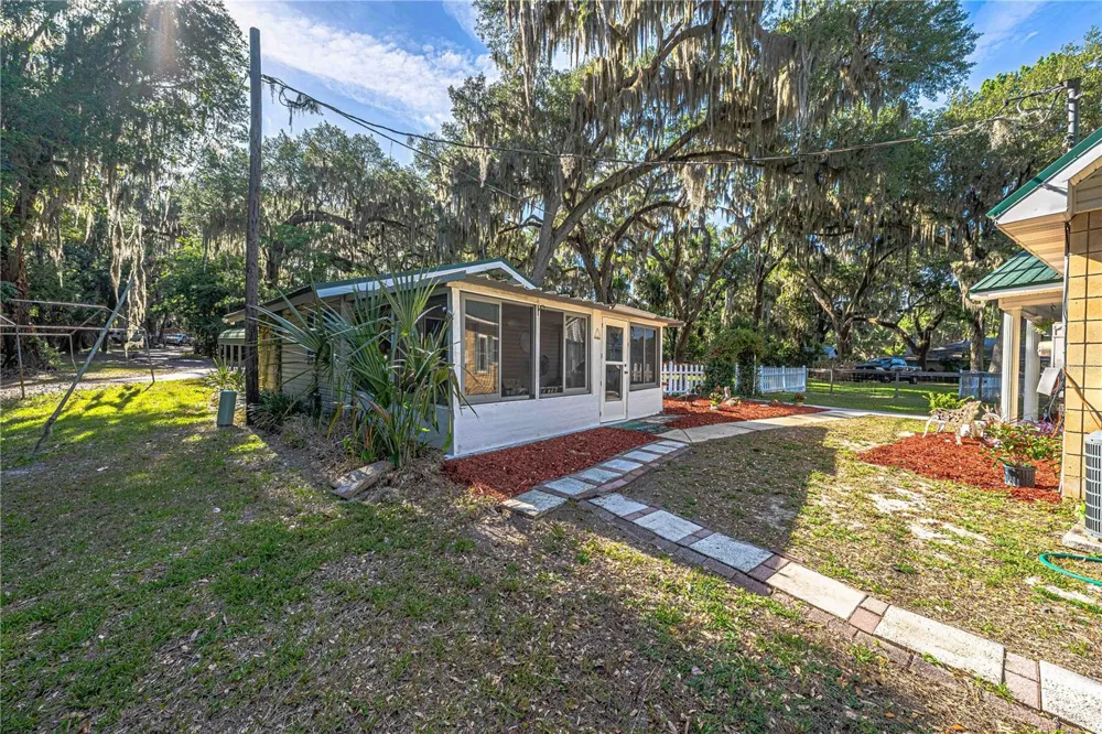 11690 SE 132ND STREET ROAD Ocklawaha, FL 32179