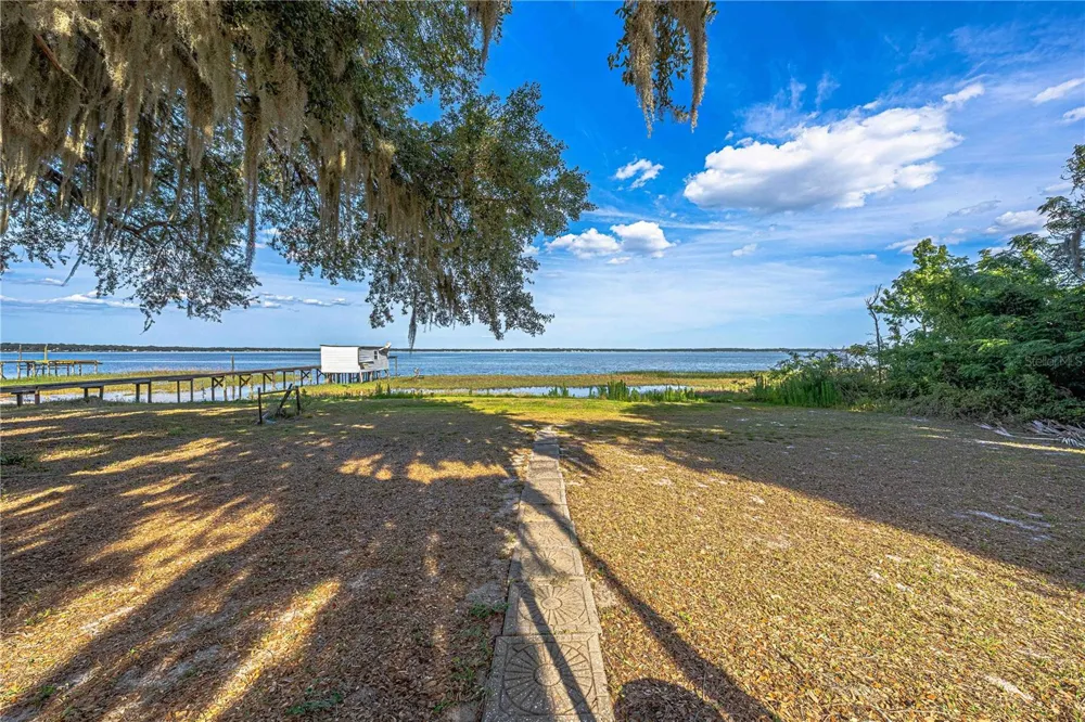11690 SE 132ND STREET ROAD Ocklawaha, FL 32179