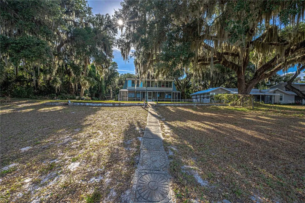11690 SE 132ND STREET ROAD Ocklawaha, FL 32179