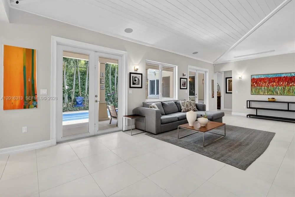 442 Amalfi Ave Coral Gables, FL 33146