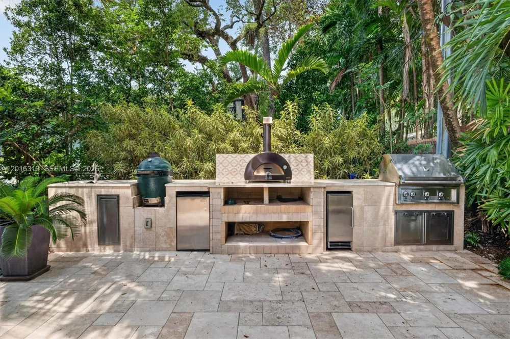 442 Amalfi Ave Coral Gables, FL 33146