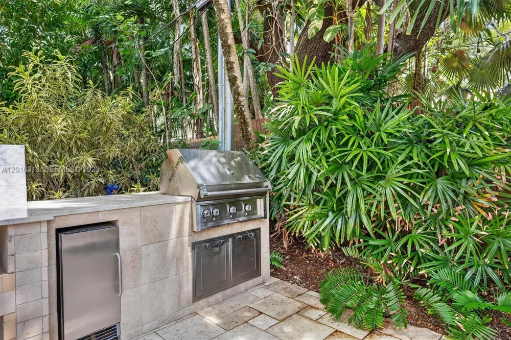 442 Amalfi Ave Coral Gables, FL 33146