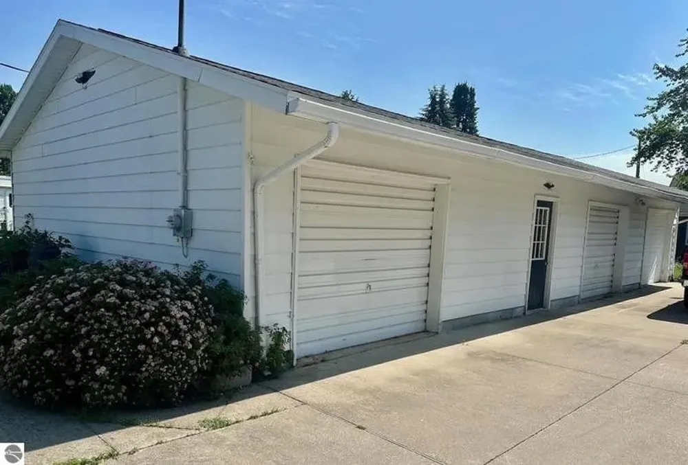 7880 W Cedar Lake Road Oscoda Charter Township, MI 48750