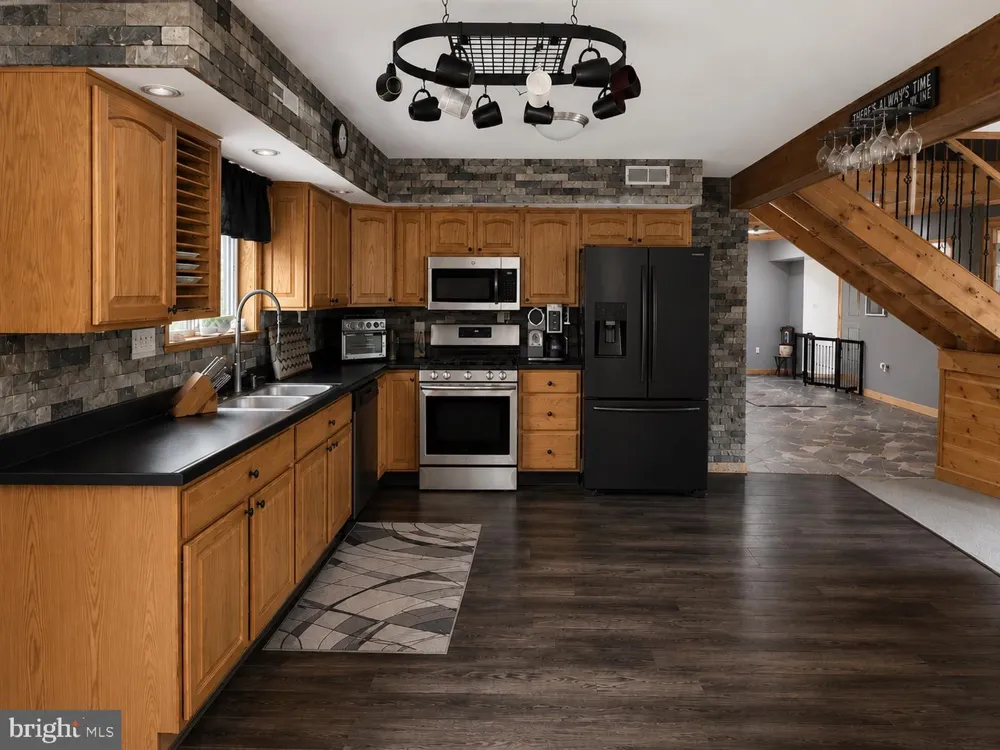 303 FLICKERWOOD Kane, PA 16735
