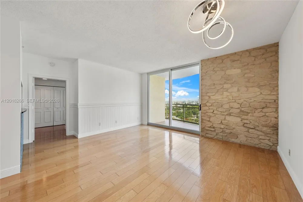 2475 Brickell Ave #2206 Miami, FL 33129