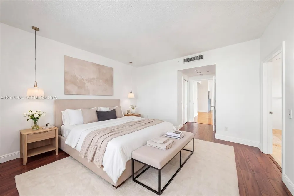 2475 Brickell Ave #2206 Miami, FL 33129
