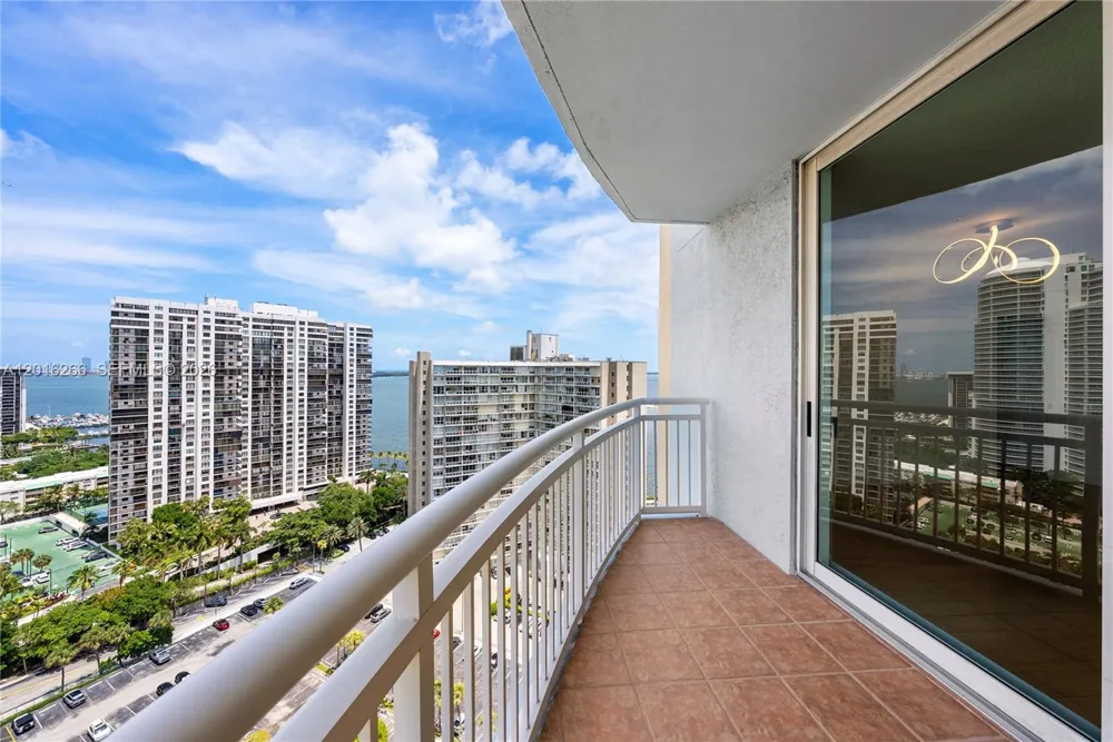 2475 Brickell Ave #2206 Miami, FL 33129