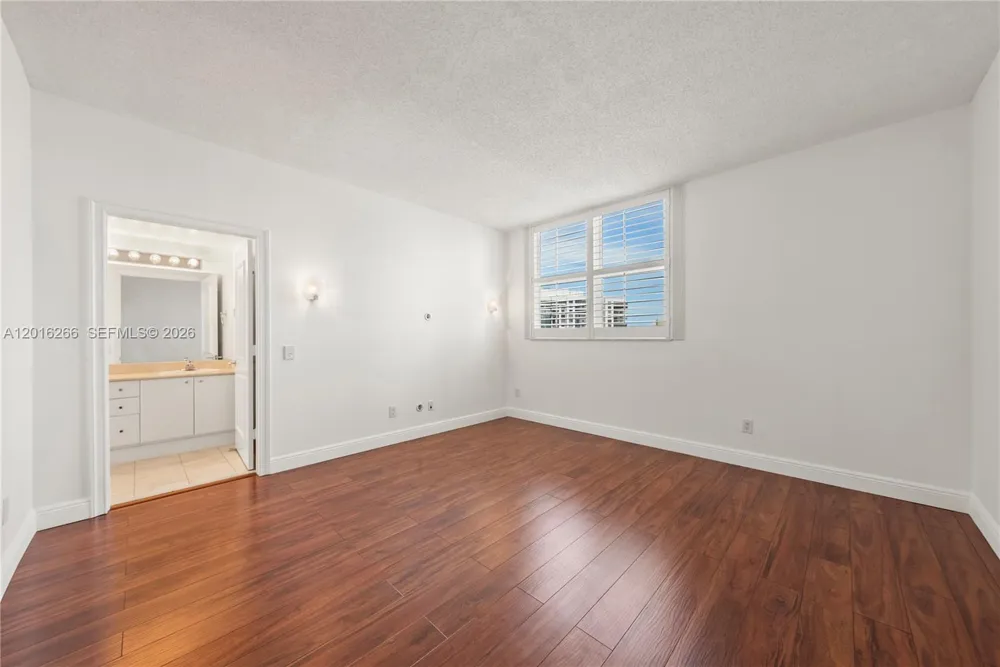 2475 Brickell Ave #2206 Miami, FL 33129