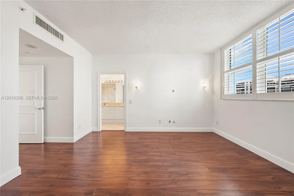 2475 Brickell Ave #2206 Miami, FL 33129