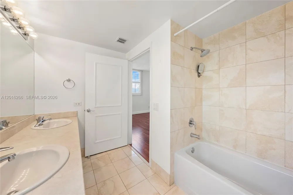 2475 Brickell Ave #2206 Miami, FL 33129
