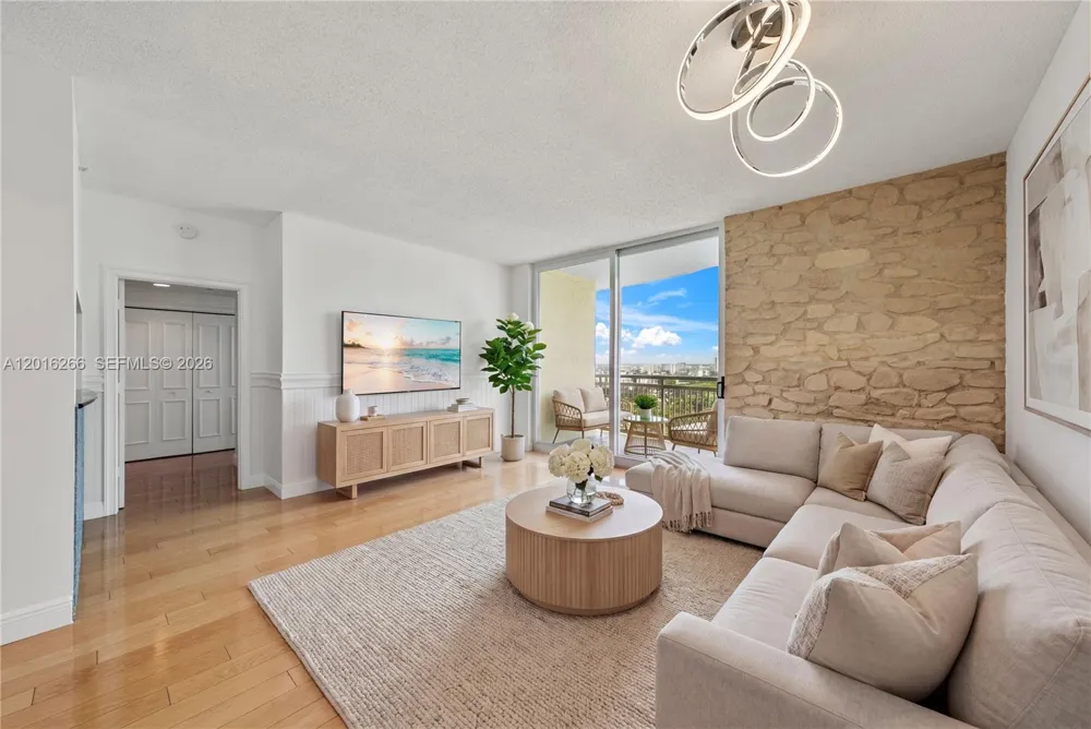 2475 Brickell Ave #2206 Miami, FL 33129