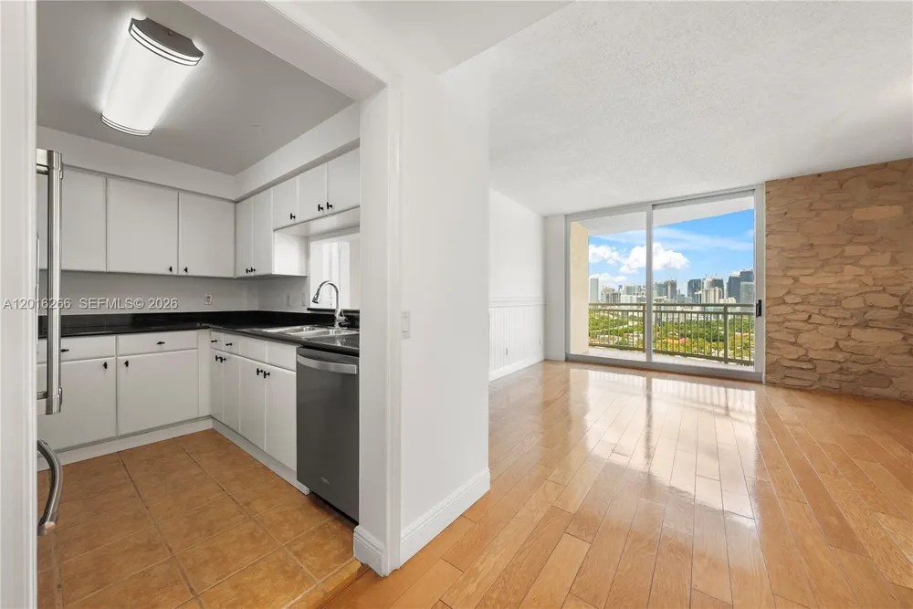 2475 Brickell Ave #2206 Miami, FL 33129