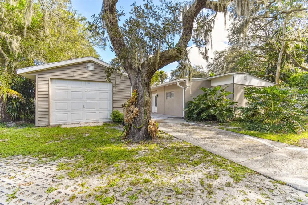 414 JOYCE AVENUE Temple Terrace, FL 33617
