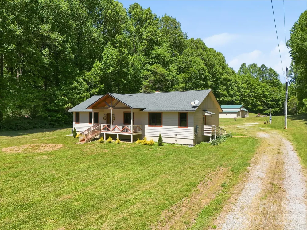 3540 Fork Creek Road Saluda, NC 28773
