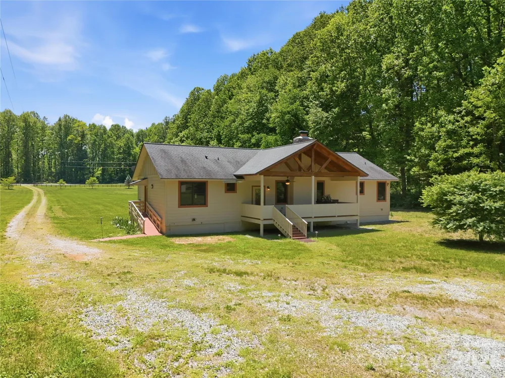 3540 Fork Creek Road Saluda, NC 28773