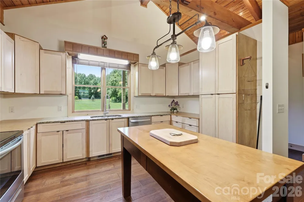 3540 Fork Creek Road Saluda, NC 28773