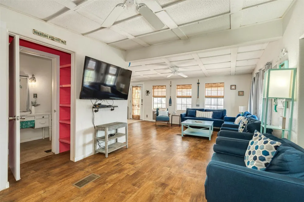 922 Seashell Drive Freeport, TX 77541