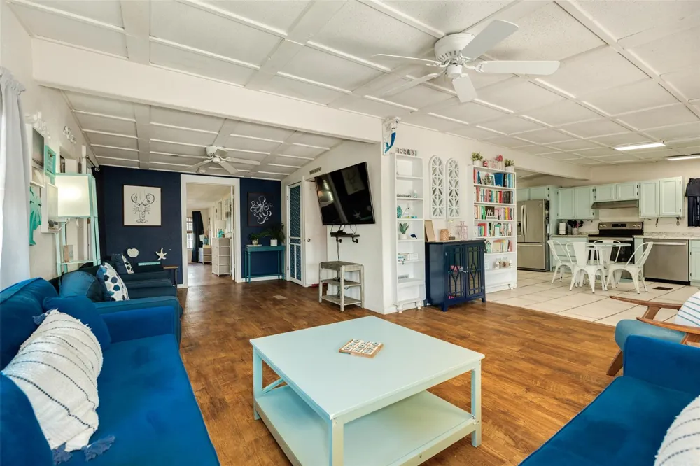 922 Seashell Drive Freeport, TX 77541