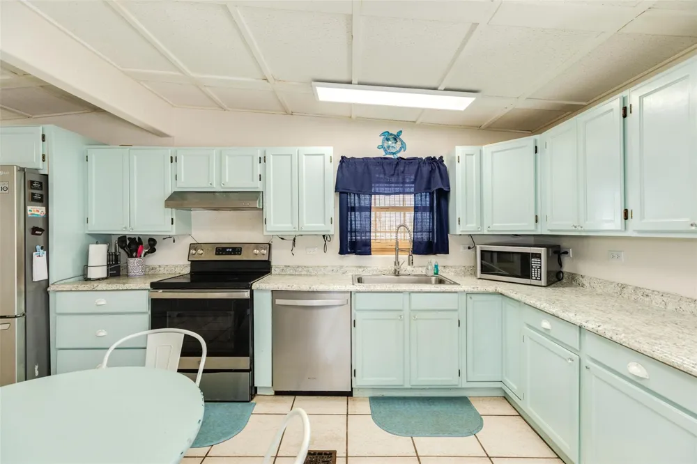 922 Seashell Drive Freeport, TX 77541