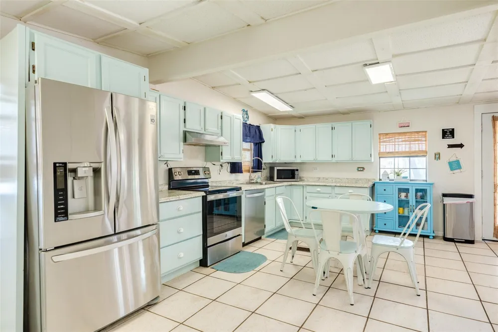 922 Seashell Drive Freeport, TX 77541