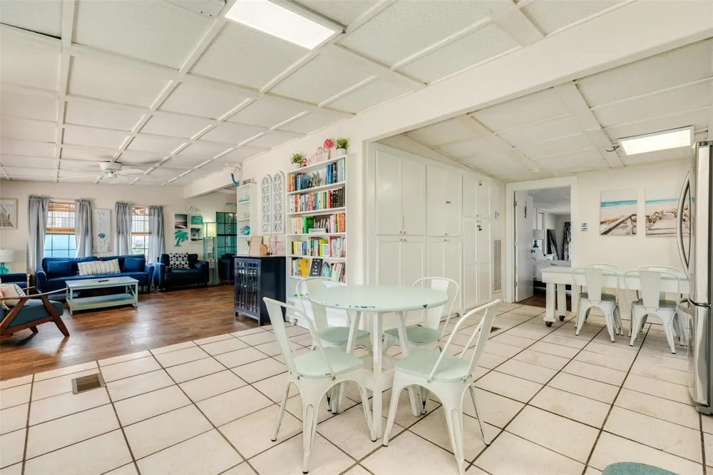 922 Seashell Drive Freeport, TX 77541