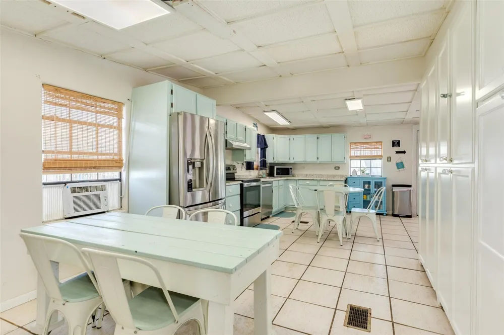 922 Seashell Drive Freeport, TX 77541