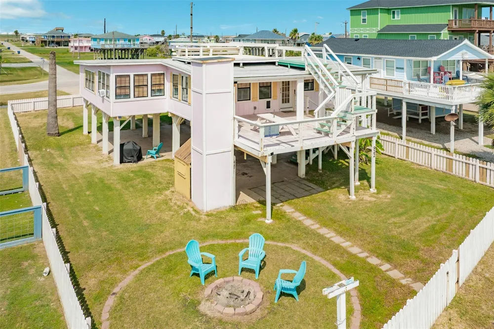 922 Seashell Drive Freeport, TX 77541