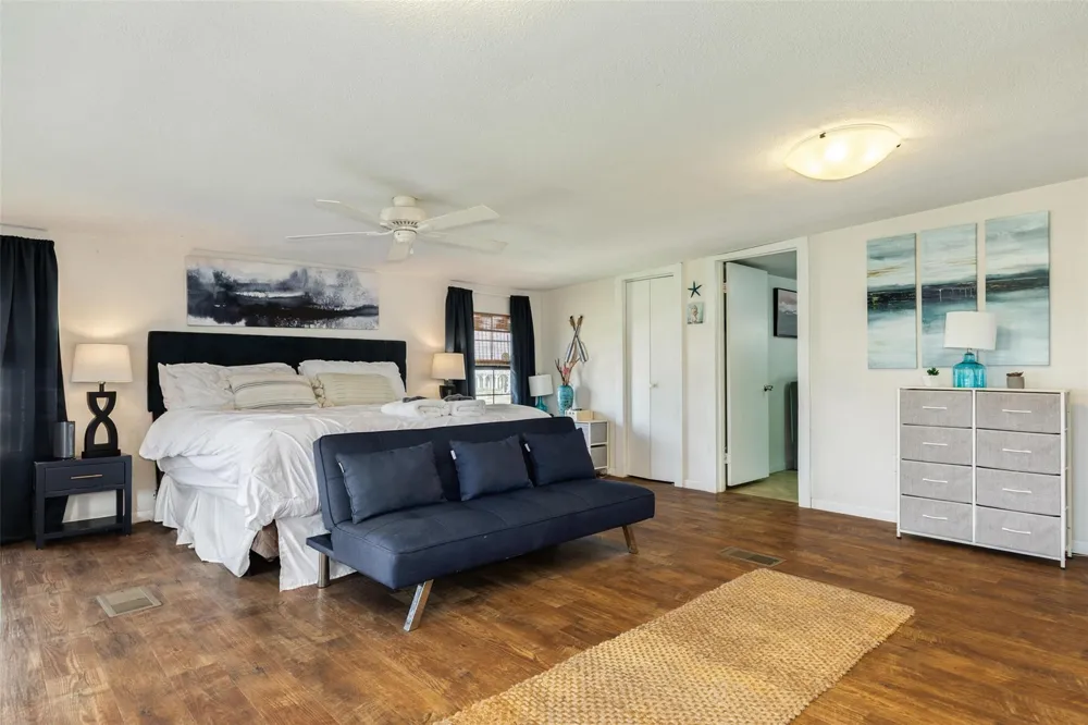 922 Seashell Drive Freeport, TX 77541