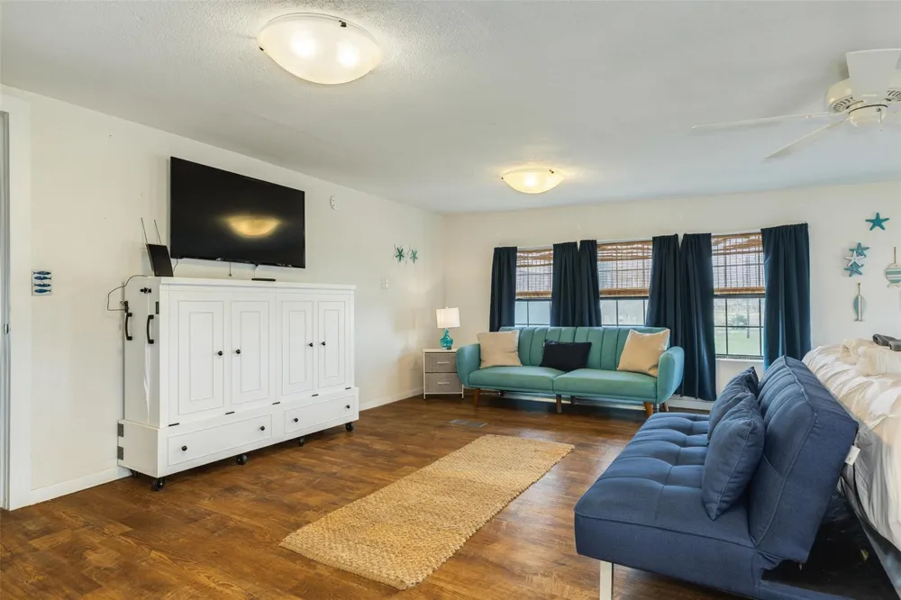 922 Seashell Drive Freeport, TX 77541