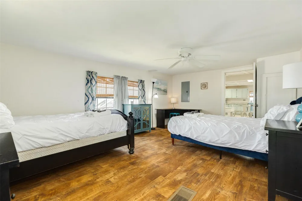 922 Seashell Drive Freeport, TX 77541