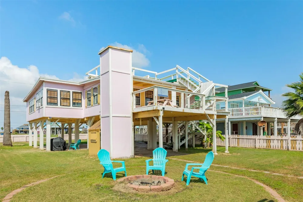 922 Seashell Drive Freeport, TX 77541